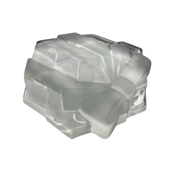 Tiffany & Co. crystal "Box and Bow" paperweight - Picture 2 of 4